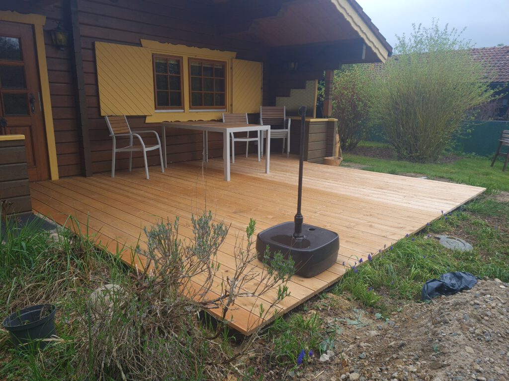 Kleiner Terrassenfreisitz aus Lärche 