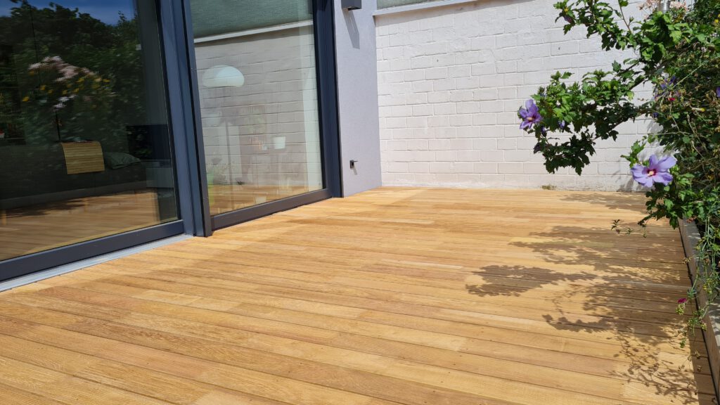 Terrasse aus Robinienholz