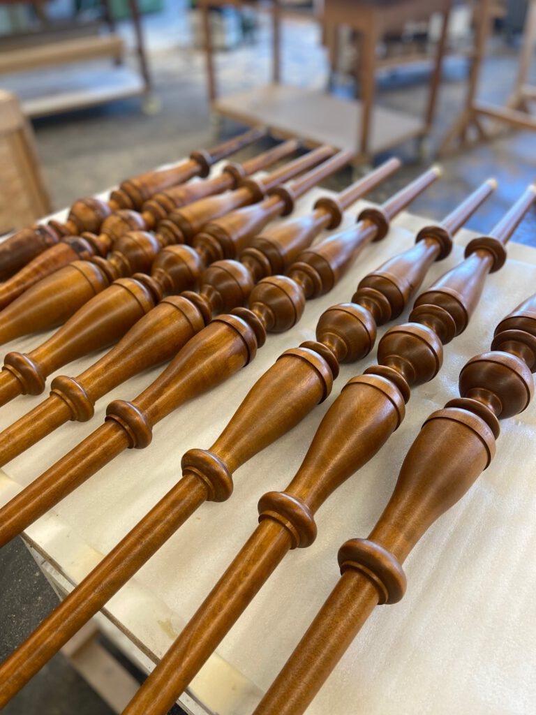 Treppenstäbe, gebeizt und lackiert