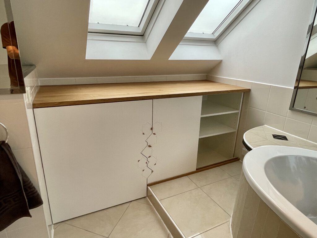 Schiebetürschrank im Badezimmer
