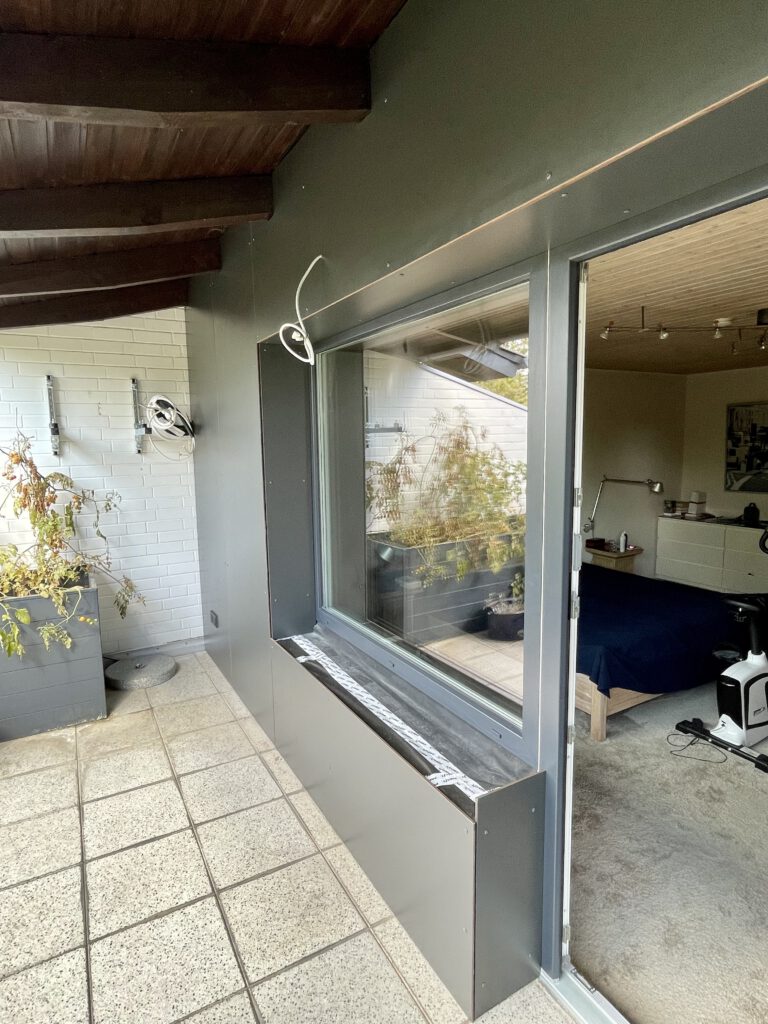 Fensterlaibung in Komaktplatte
