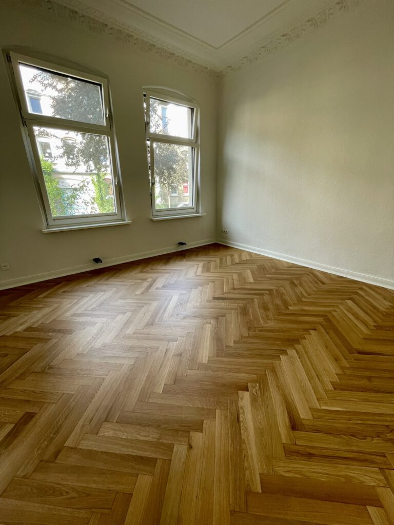 Eichenholz Fischgrätparkett, versiegelt