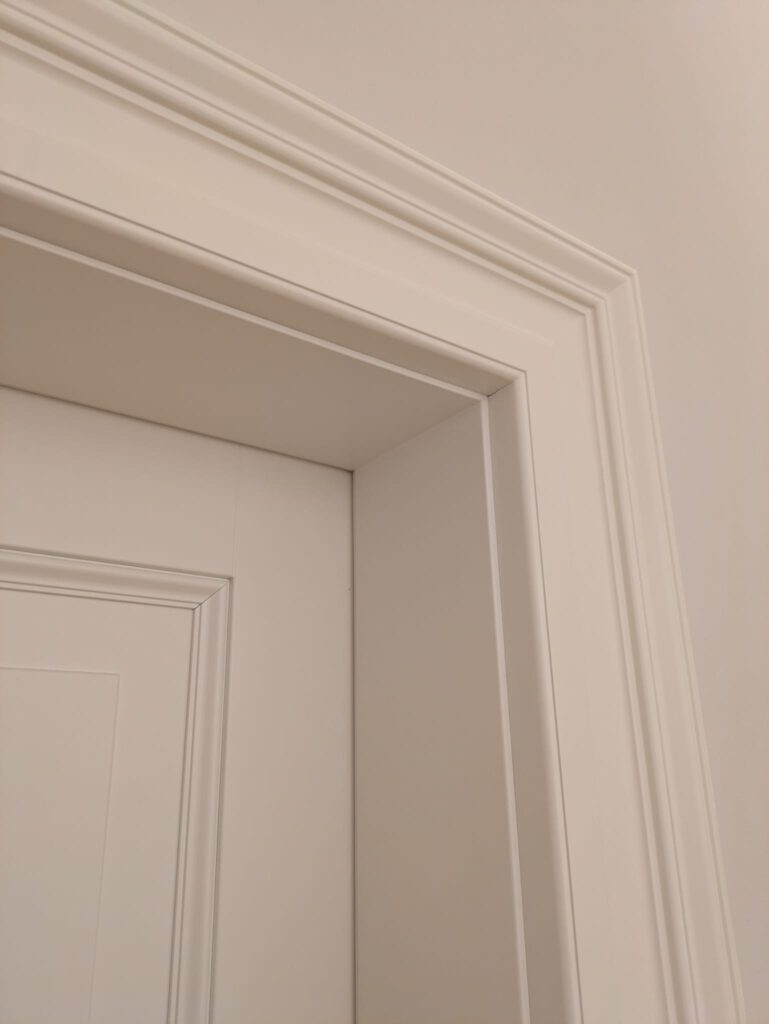 Zierbekleidung aus Massivholz